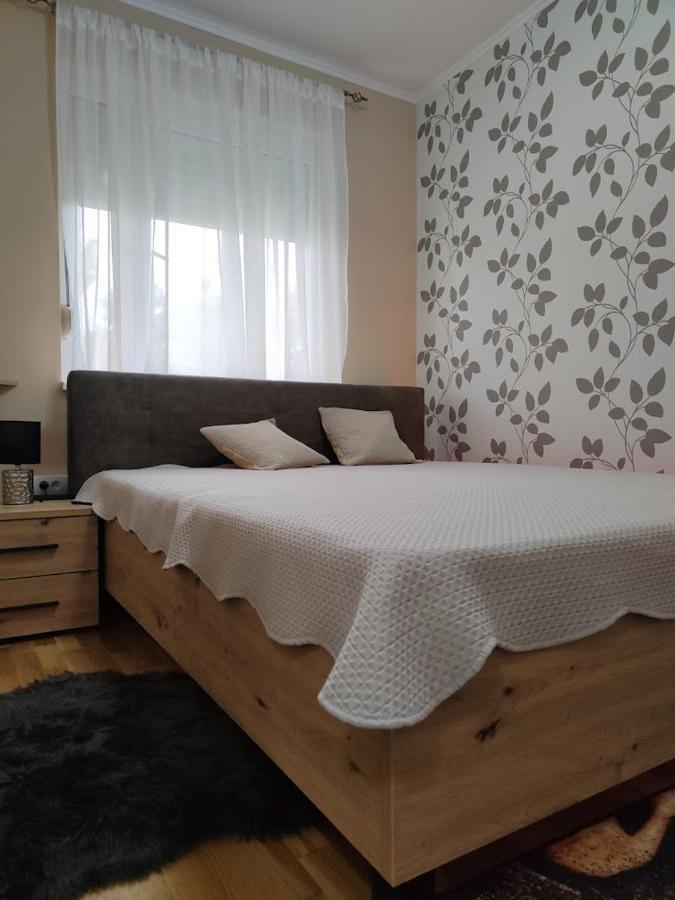 Apartman Espresso Sa Parkingom Сремска-Митровица Экстерьер фото