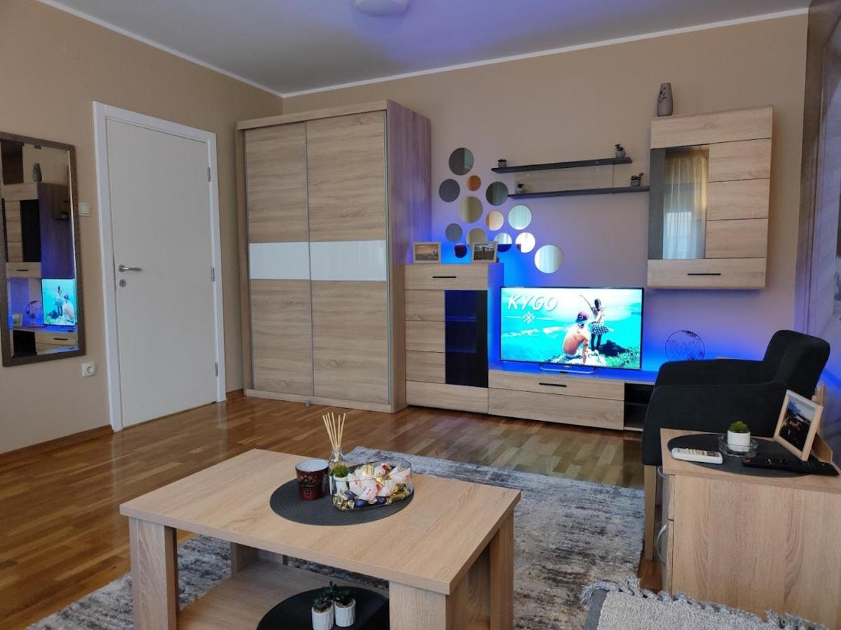 Apartman Espresso Sa Parkingom Сремска-Митровица Экстерьер фото
